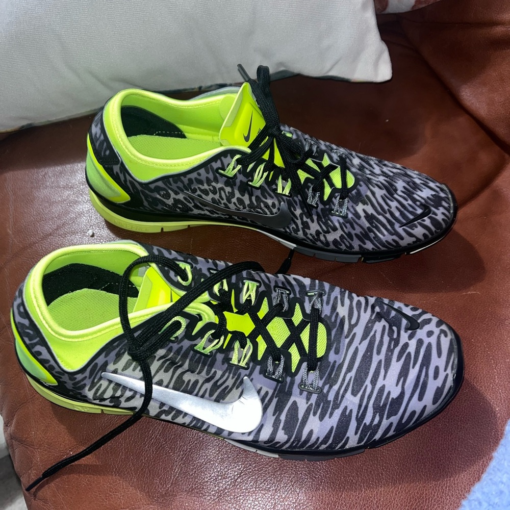Nike Gray and Yellow Athletic Shoes for Performance